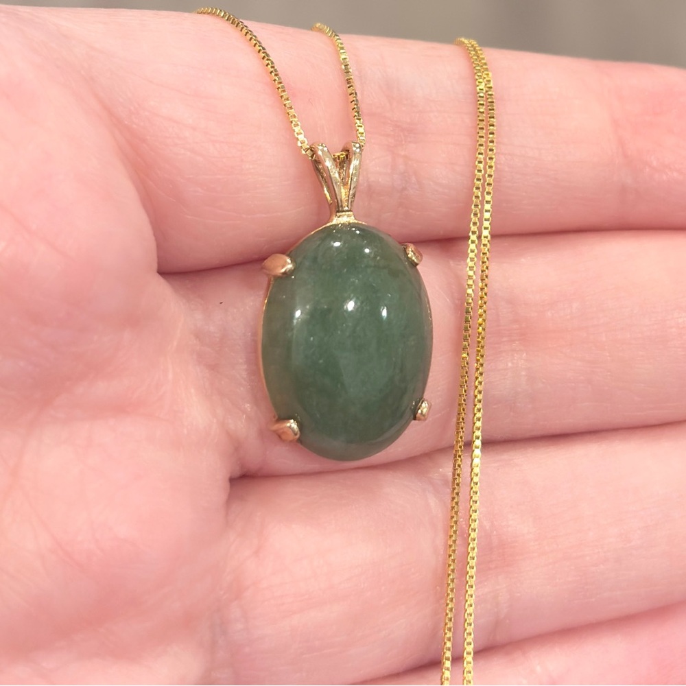 Vintage 14K Gold Jadeite Necklace - Elegant Oval Cabochon Pendant - Picture 6 of 14